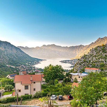 Red Hill Apartment Kotor Luaran gambar