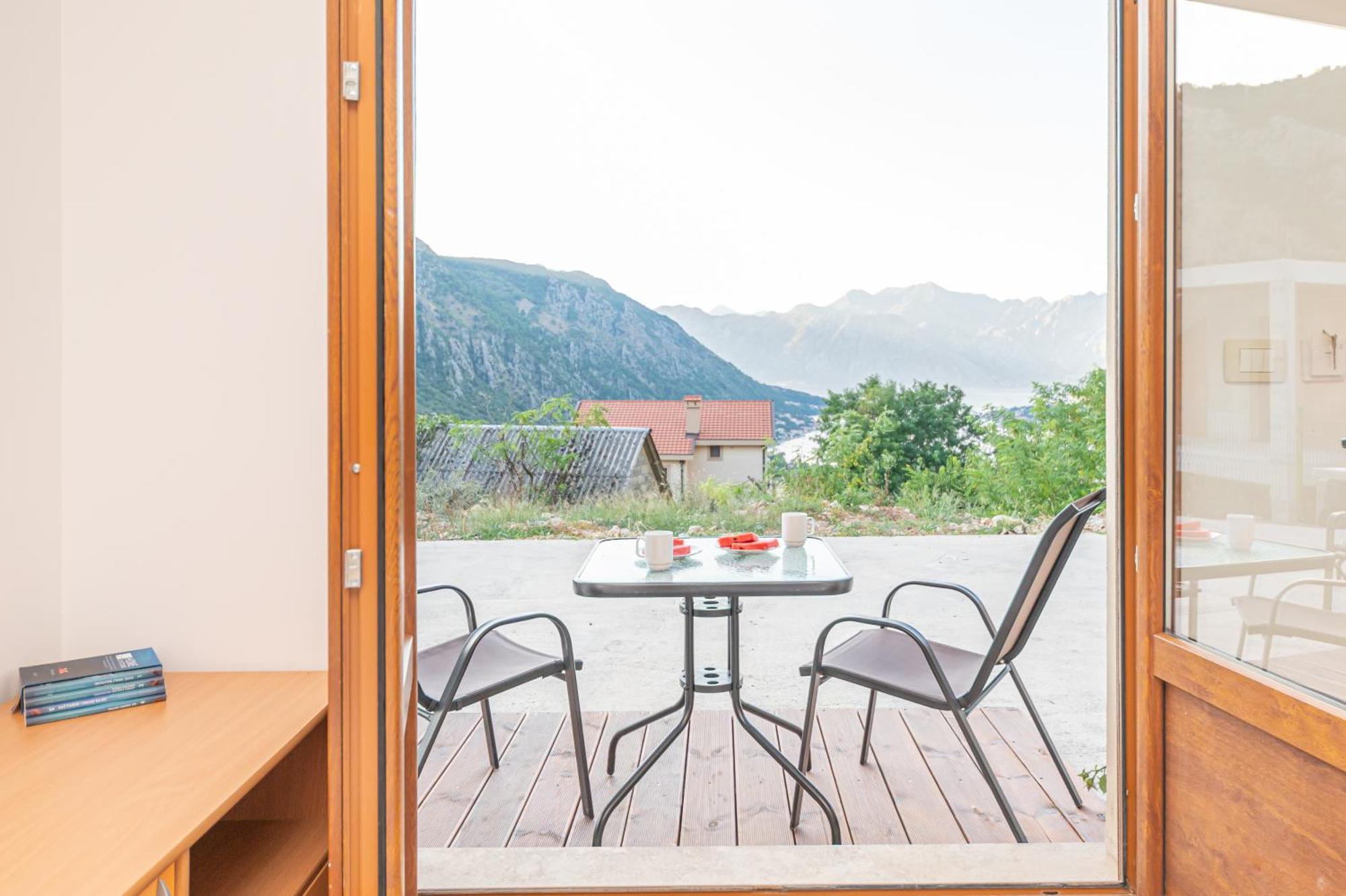 Red Hill Apartment Kotor Luaran gambar