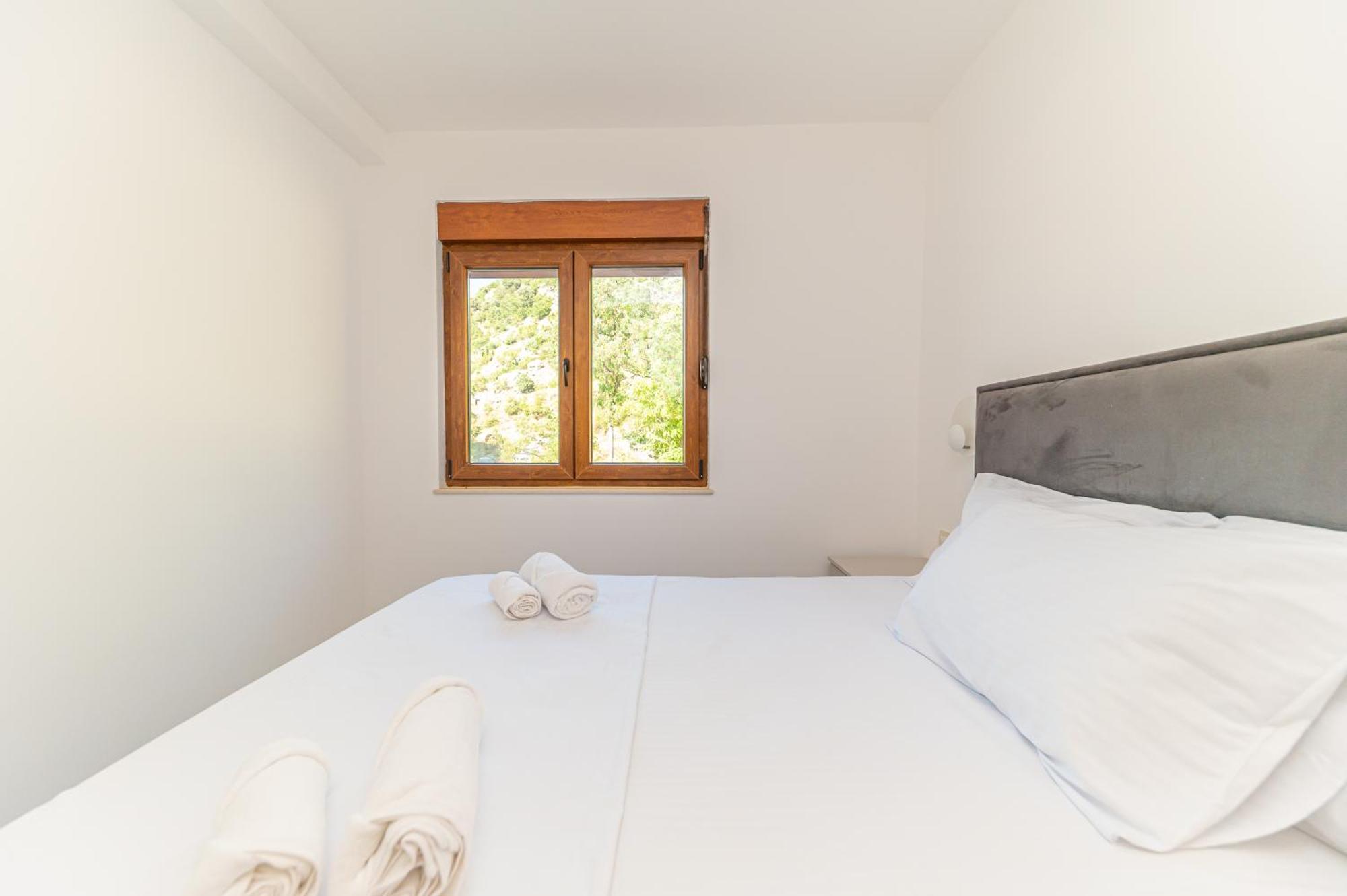 Red Hill Apartment Kotor Luaran gambar