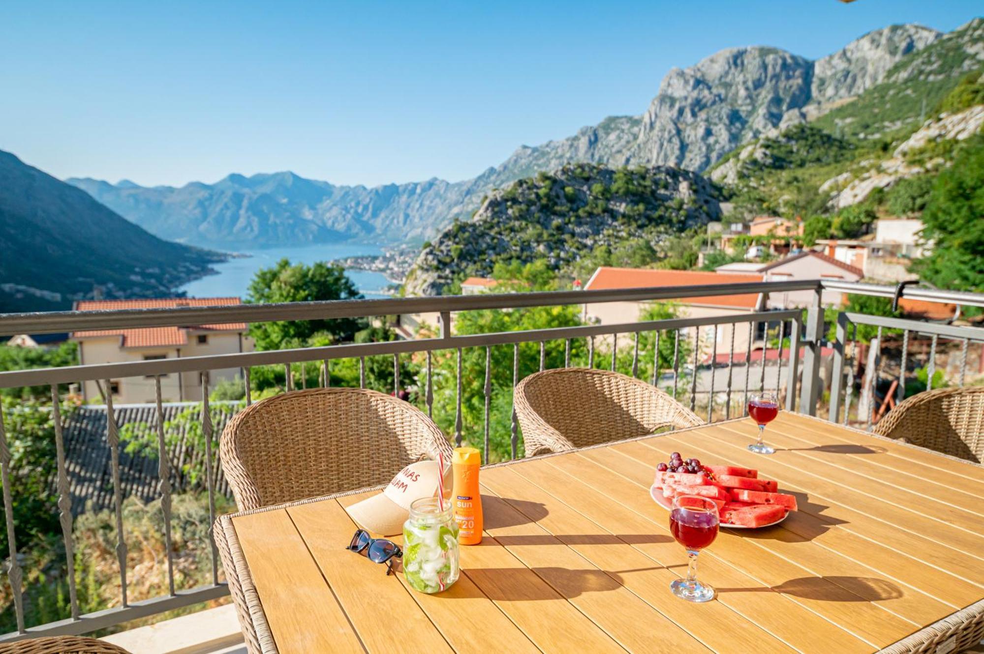Red Hill Apartment Kotor Luaran gambar