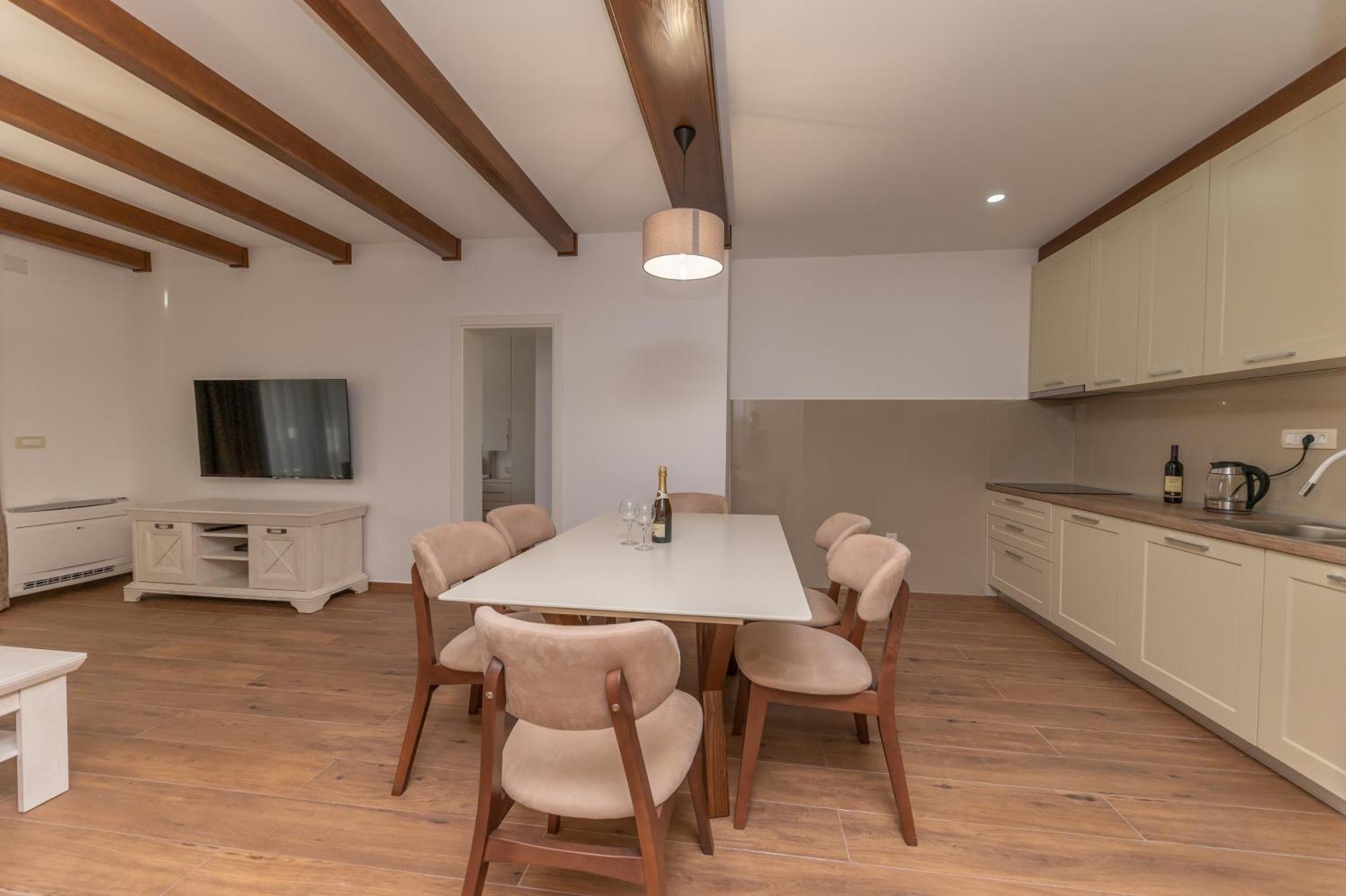 Red Hill Apartment Kotor Luaran gambar