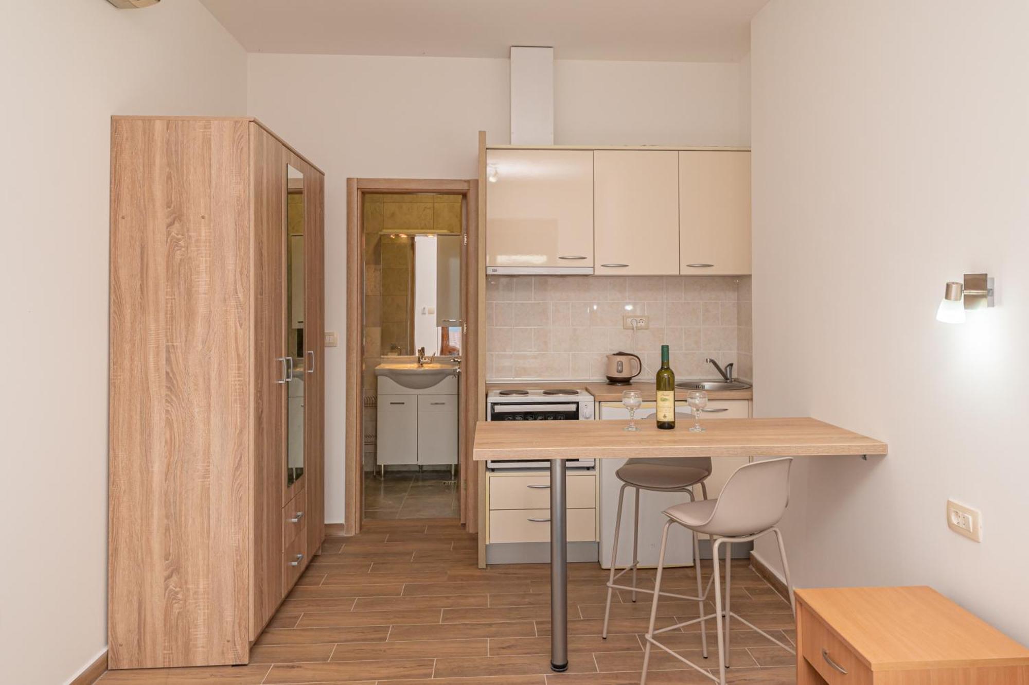 Red Hill Apartment Kotor Luaran gambar