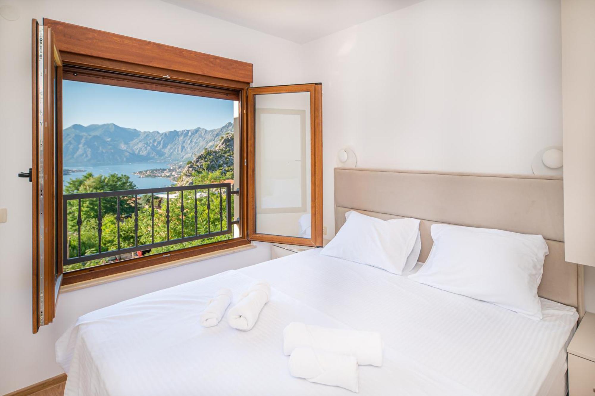 Red Hill Apartment Kotor Luaran gambar