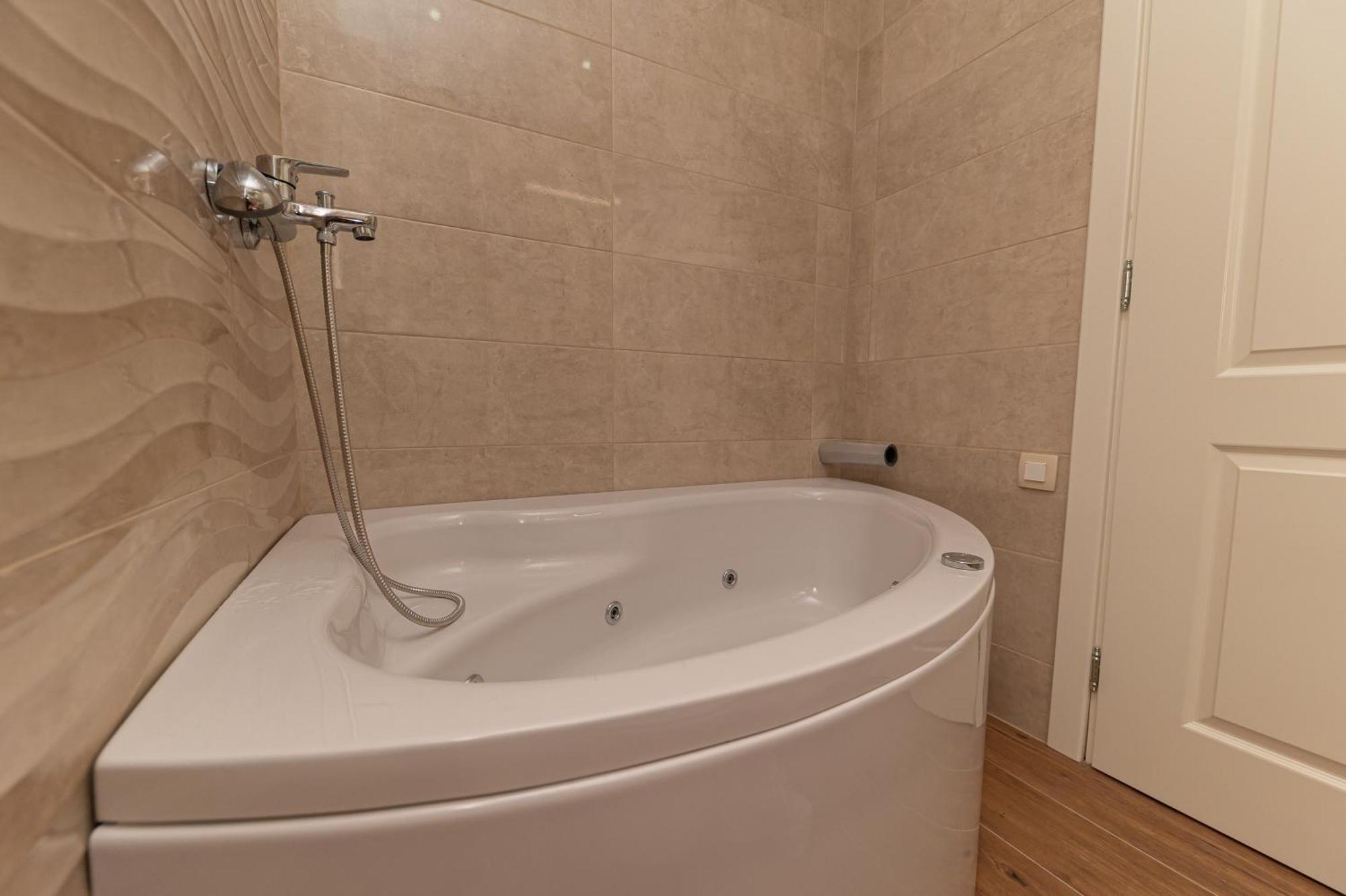Red Hill Apartment Kotor Luaran gambar