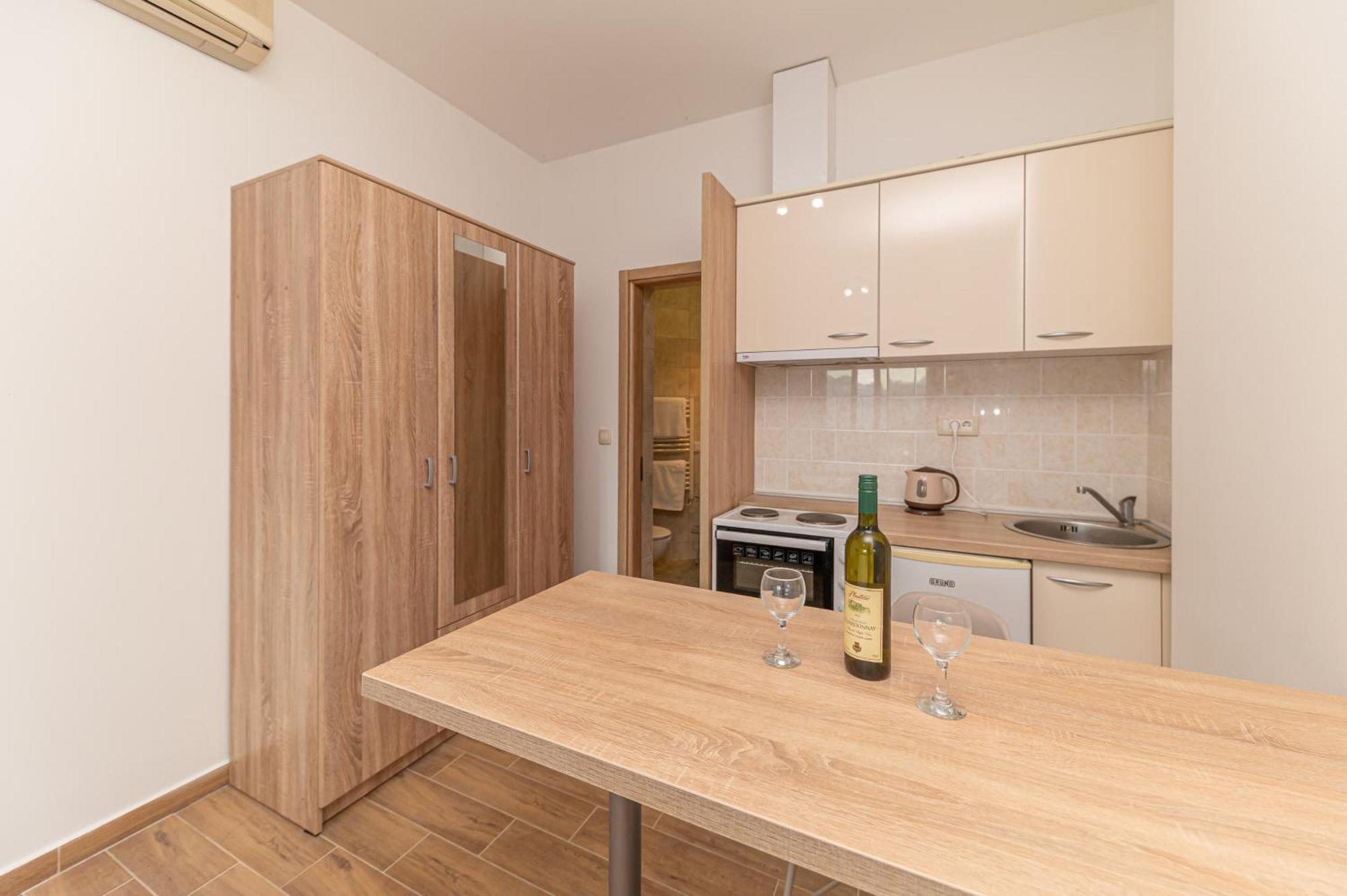 Red Hill Apartment Kotor Luaran gambar