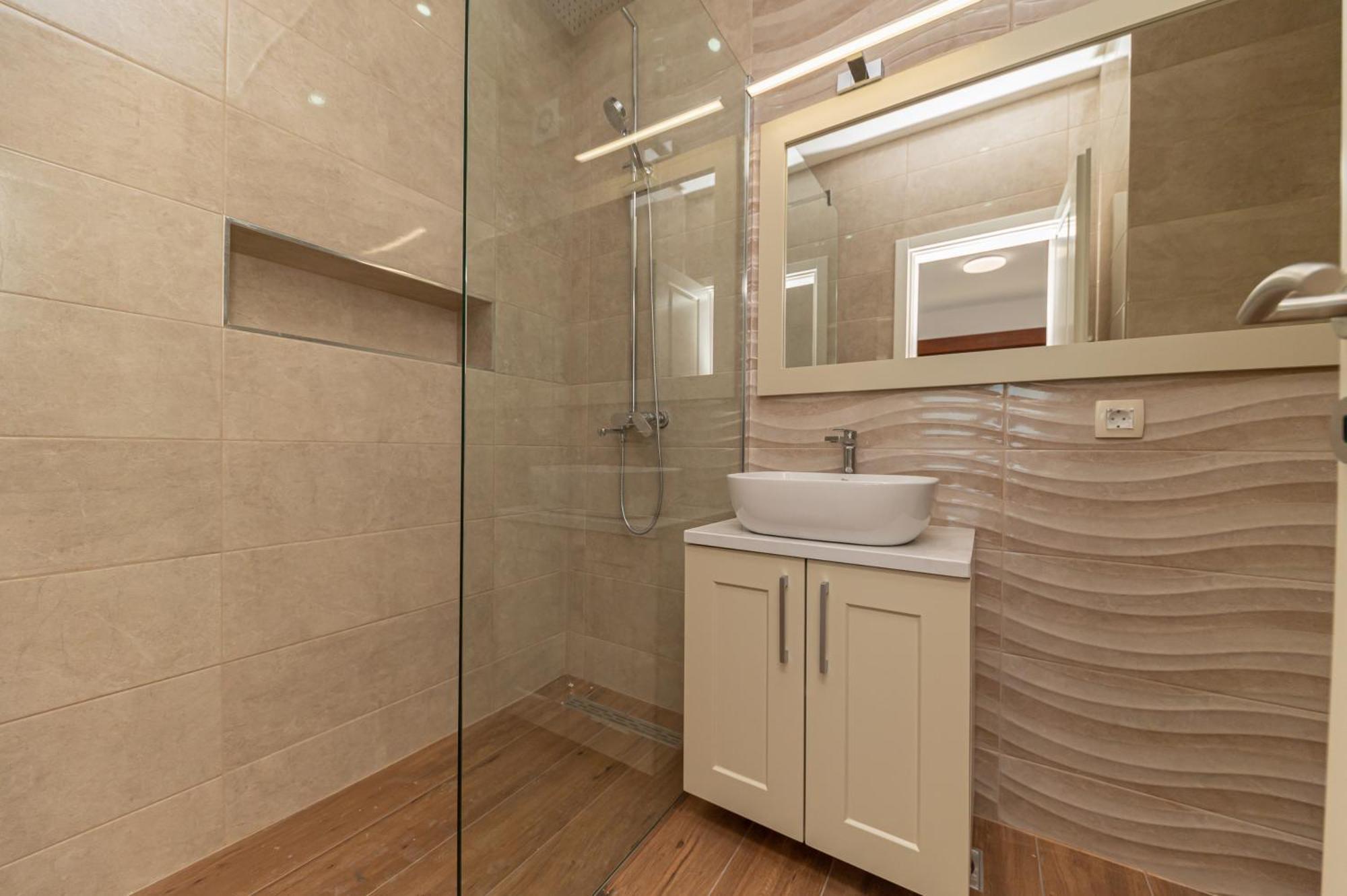 Red Hill Apartment Kotor Luaran gambar