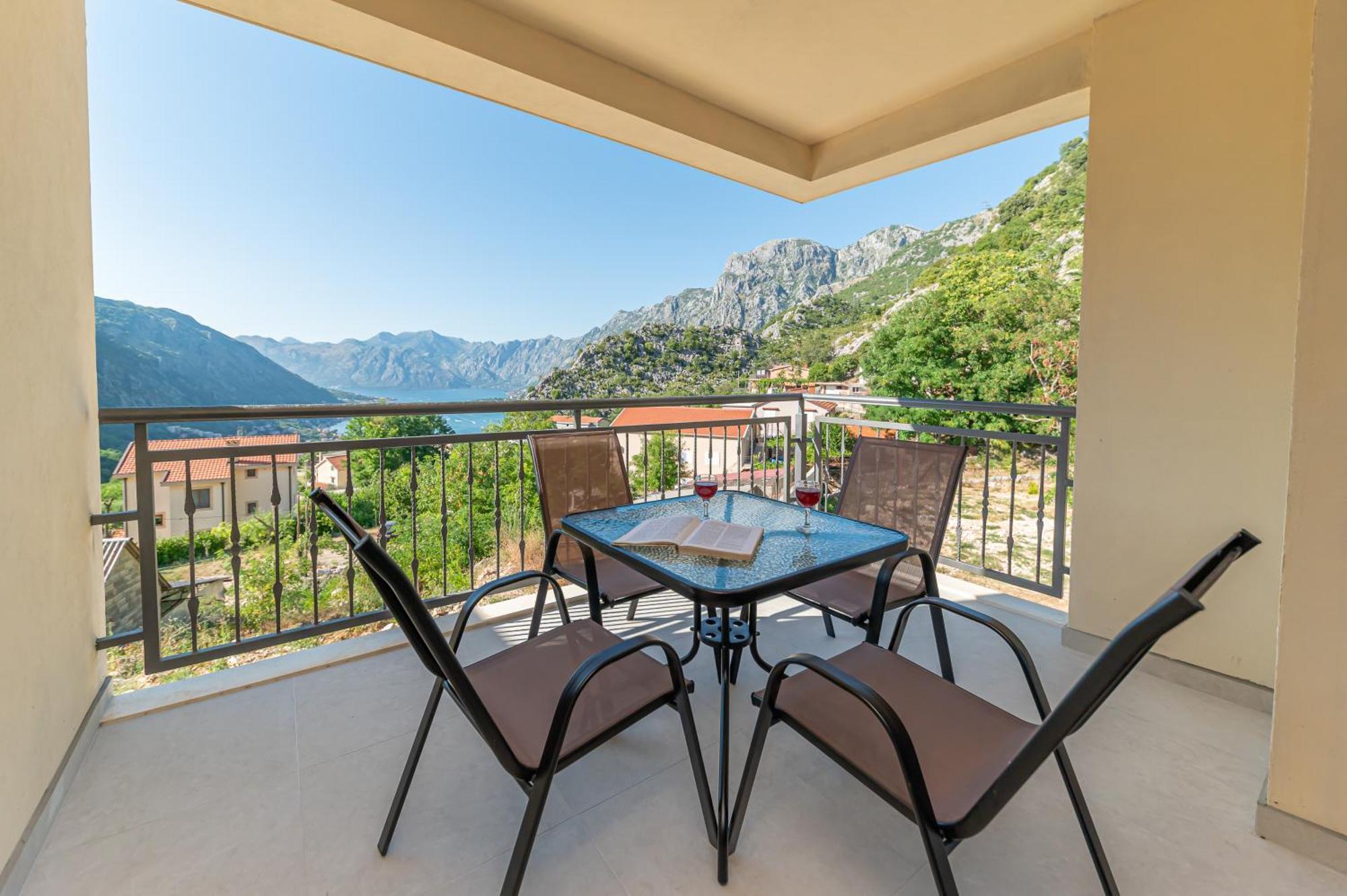 Red Hill Apartment Kotor Luaran gambar