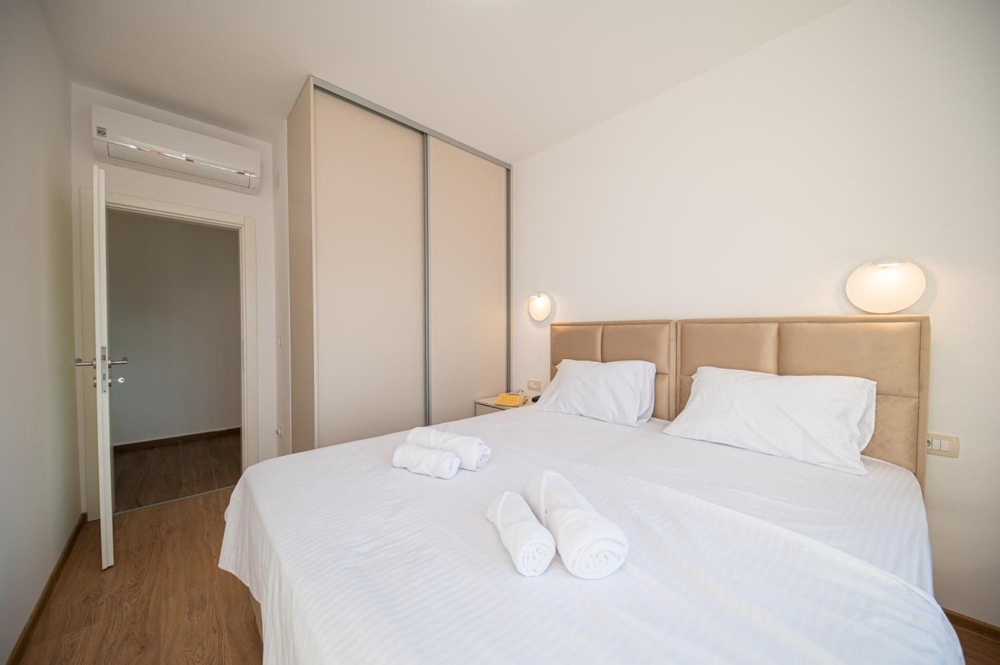 Red Hill Apartment Kotor Luaran gambar