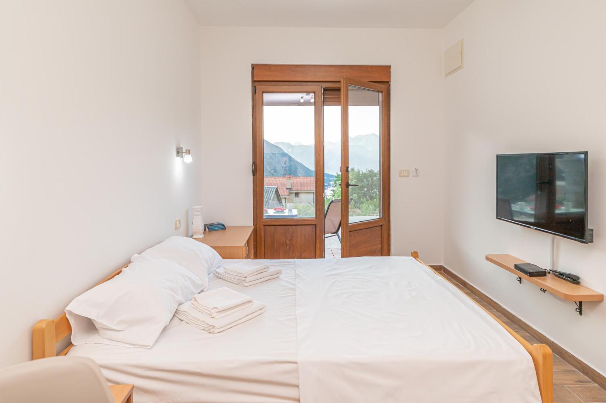 Red Hill Apartment Kotor Luaran gambar