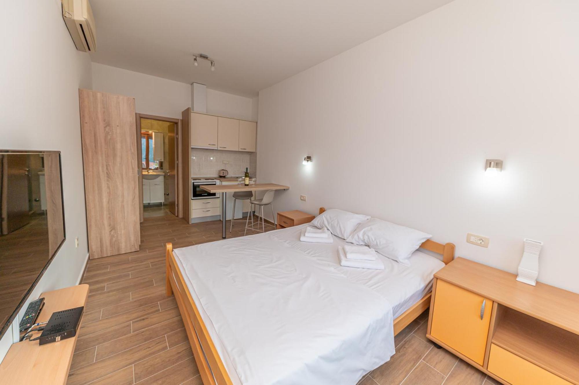 Red Hill Apartment Kotor Luaran gambar
