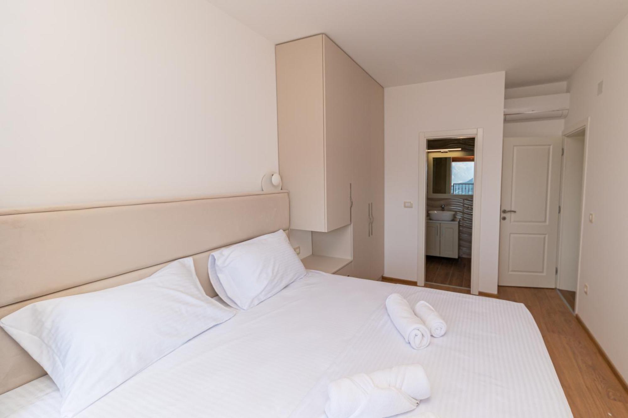 Red Hill Apartment Kotor Luaran gambar