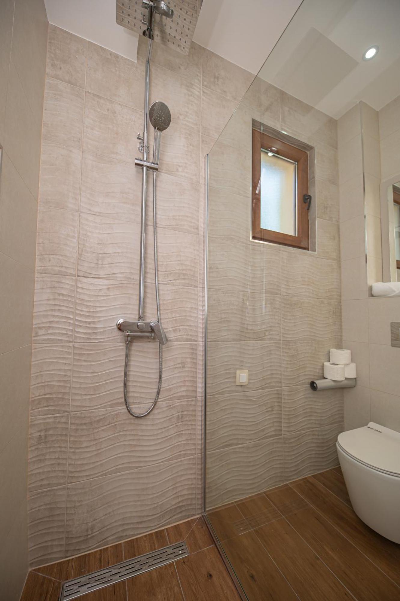 Red Hill Apartment Kotor Luaran gambar