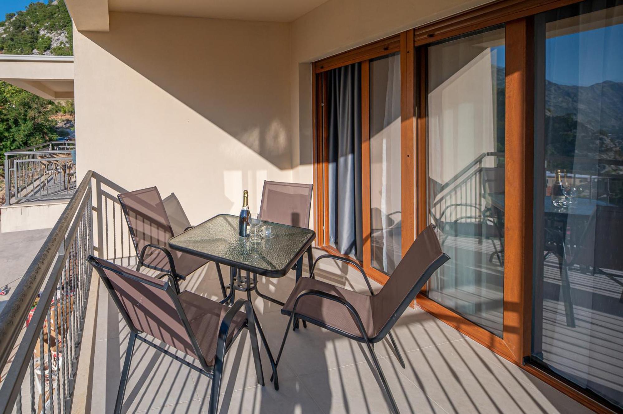 Red Hill Apartment Kotor Luaran gambar