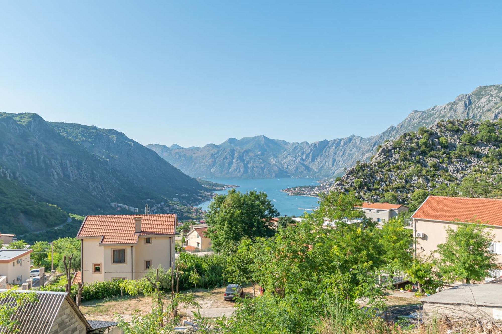Red Hill Apartment Kotor Luaran gambar