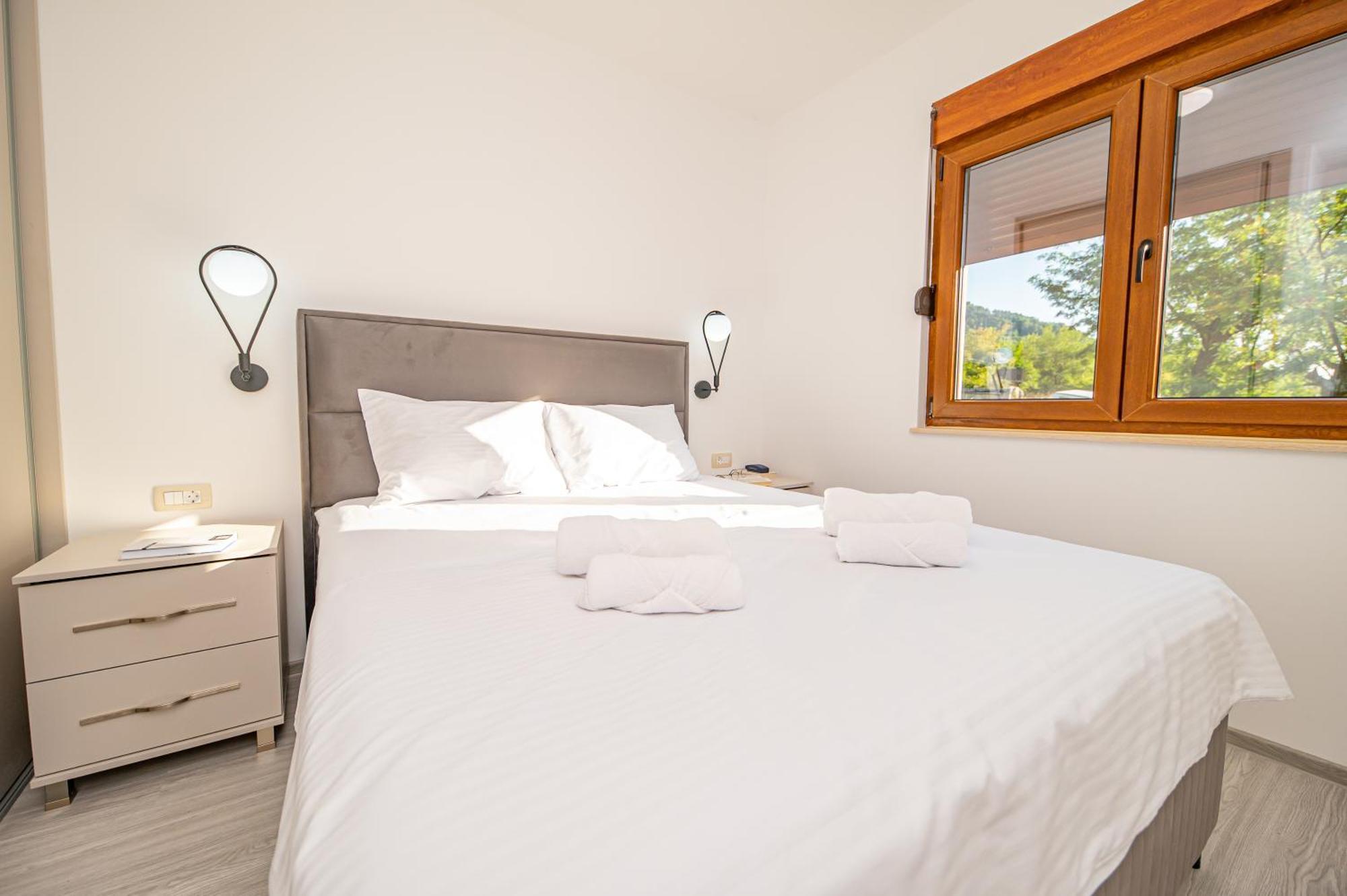 Red Hill Apartment Kotor Luaran gambar