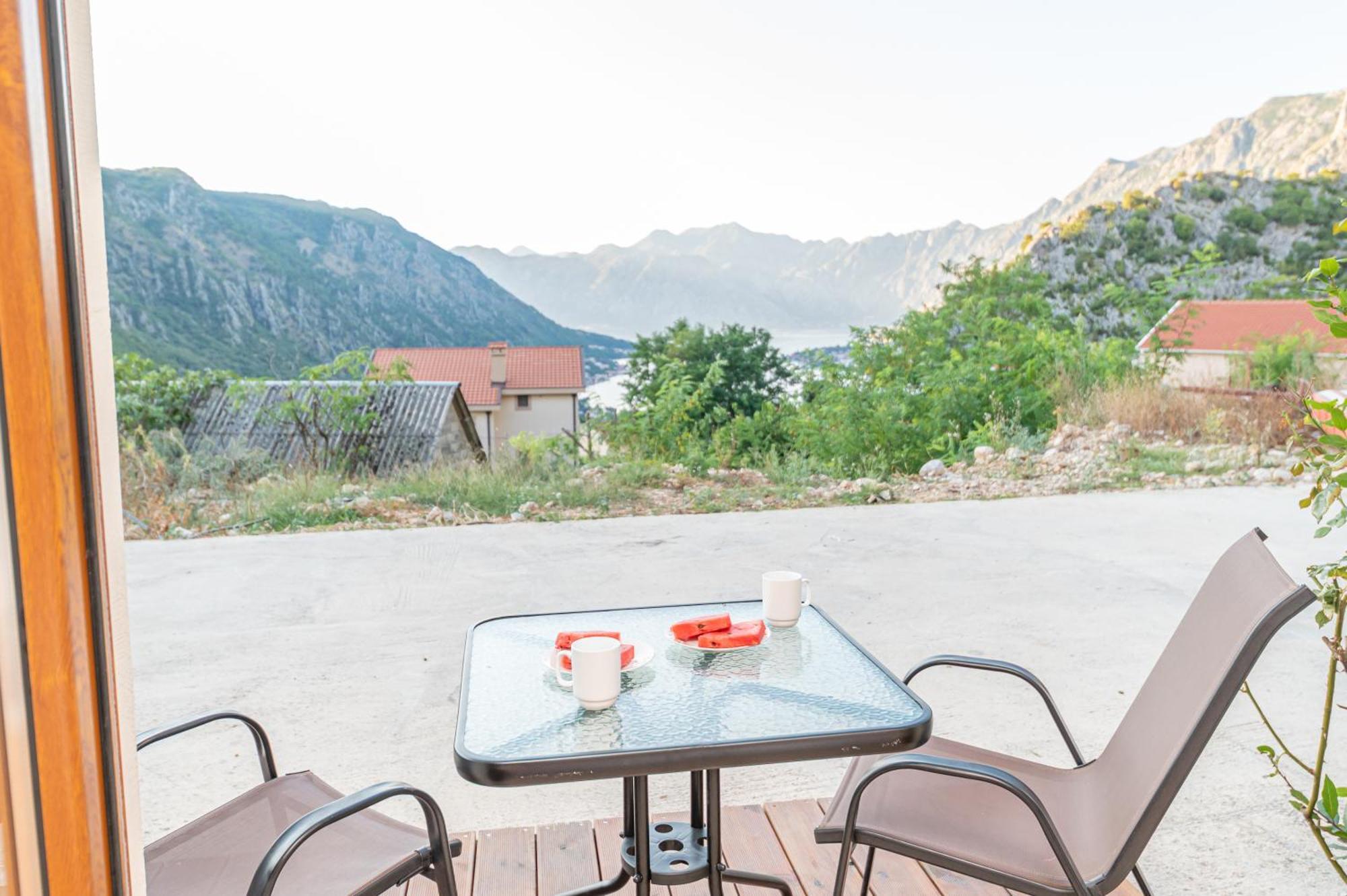 Red Hill Apartment Kotor Luaran gambar