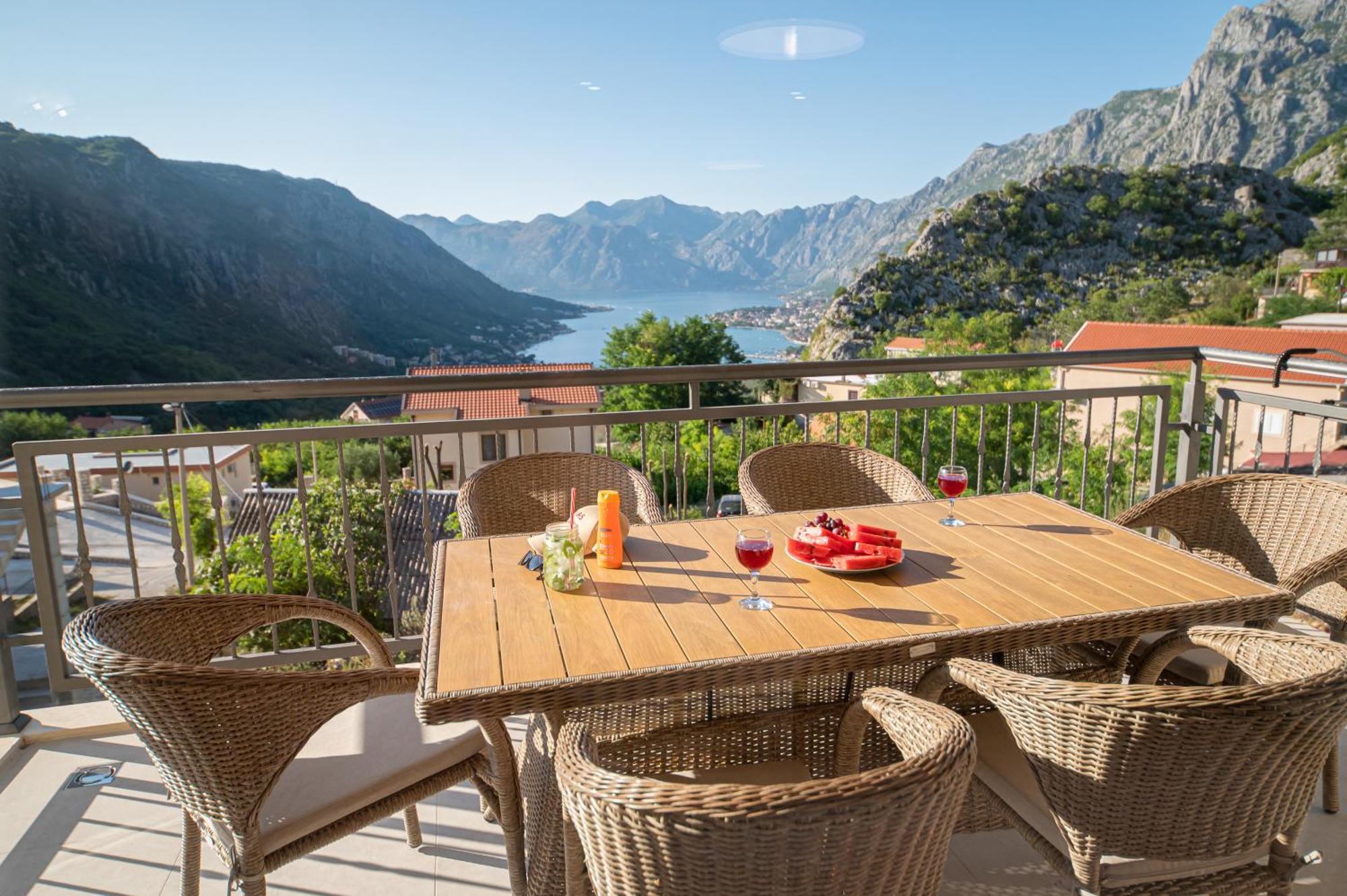 Red Hill Apartment Kotor Luaran gambar