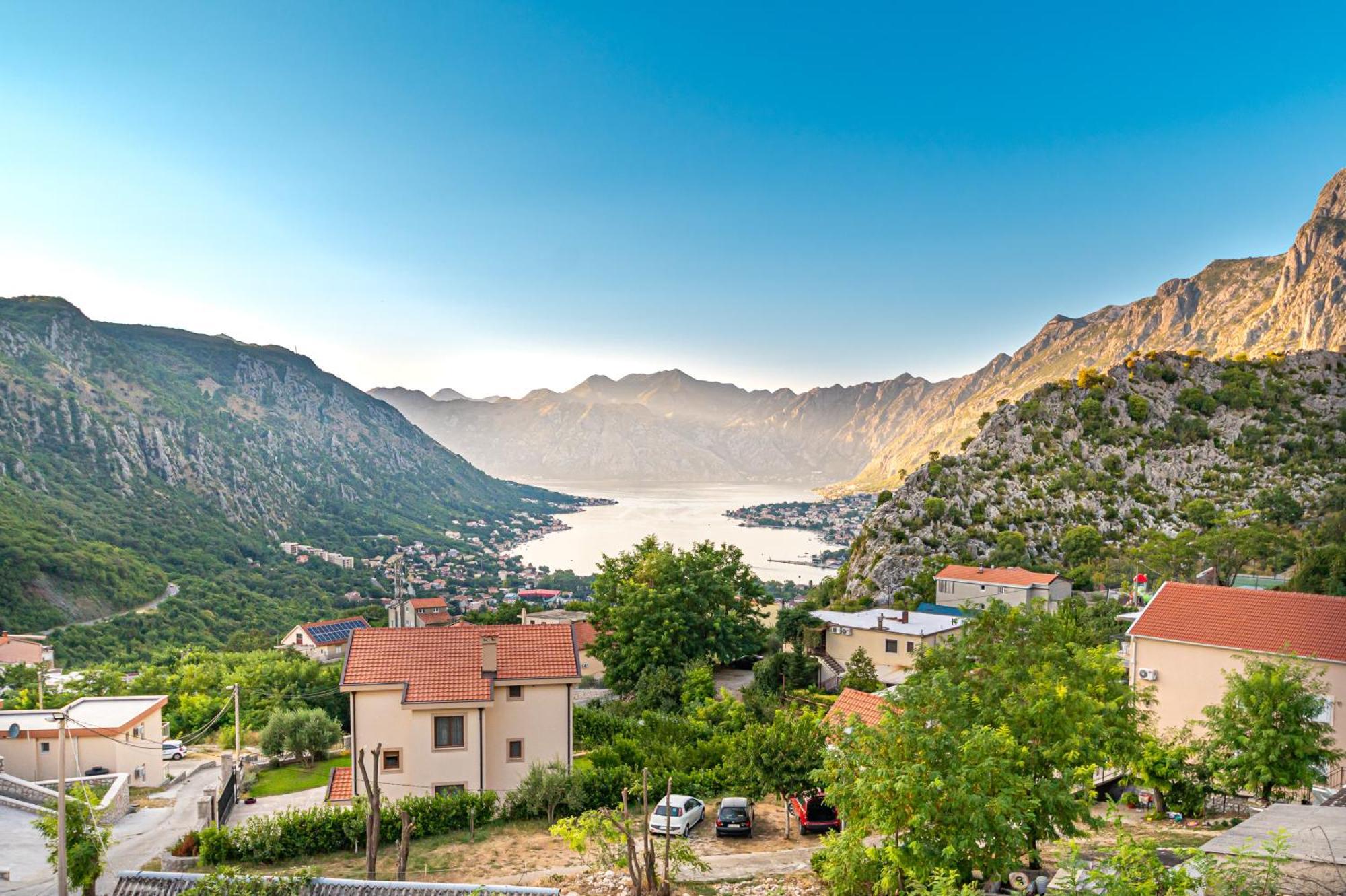 Red Hill Apartment Kotor Luaran gambar