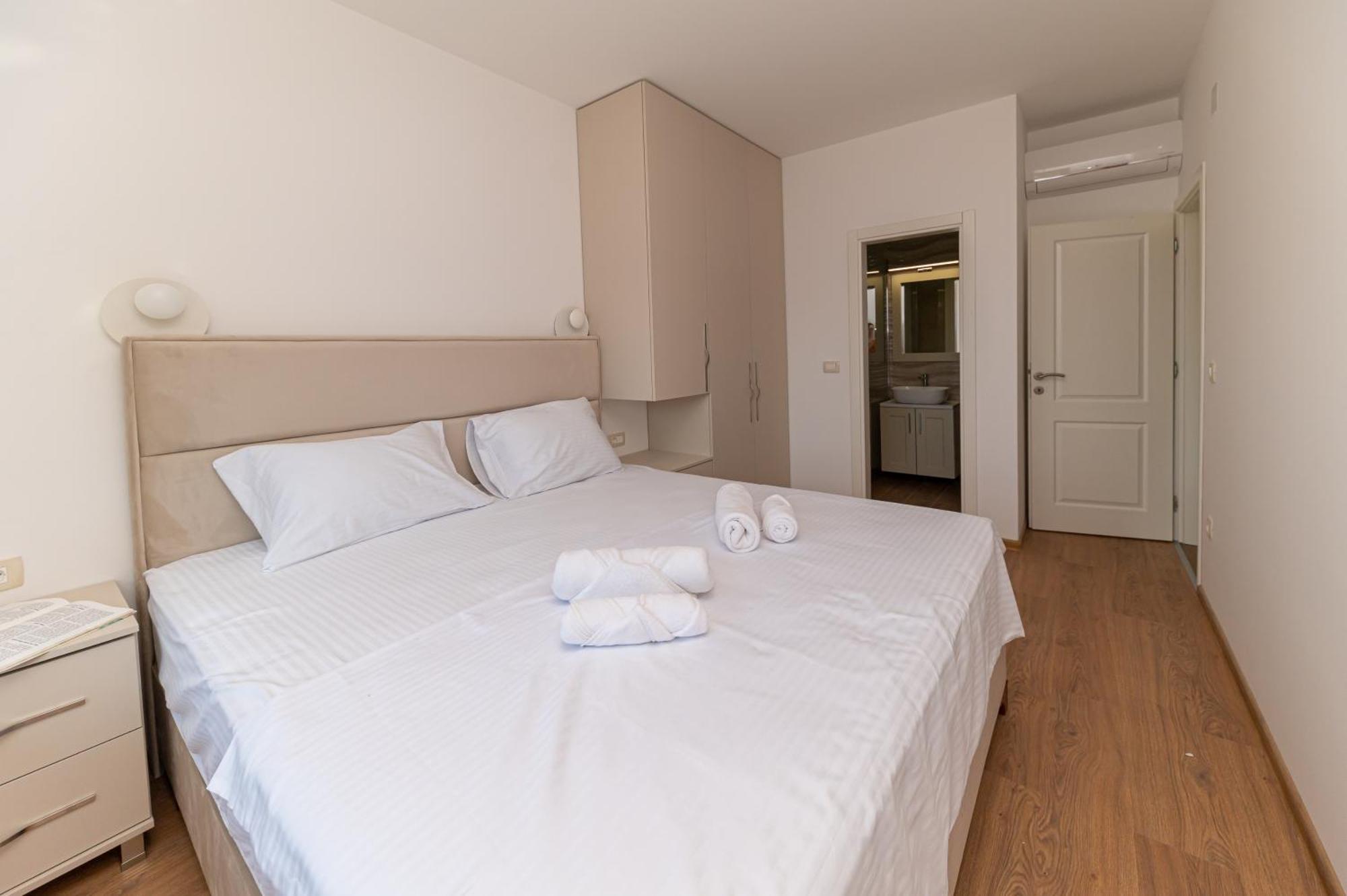 Red Hill Apartment Kotor Luaran gambar