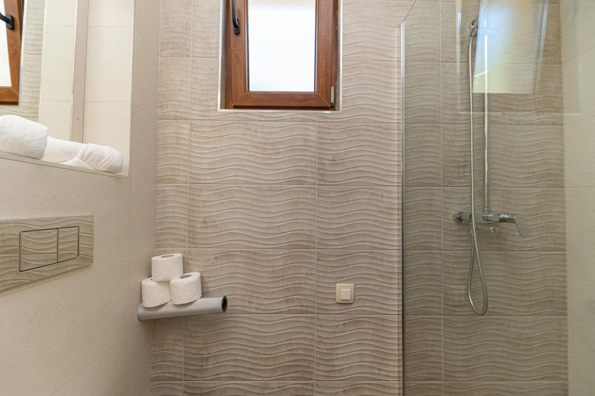 Red Hill Apartment Kotor Luaran gambar